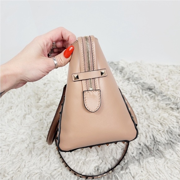 Valentino Garavani Vitello rockstud leather small bag in taupe/tan EUC - Picture 9 of 16